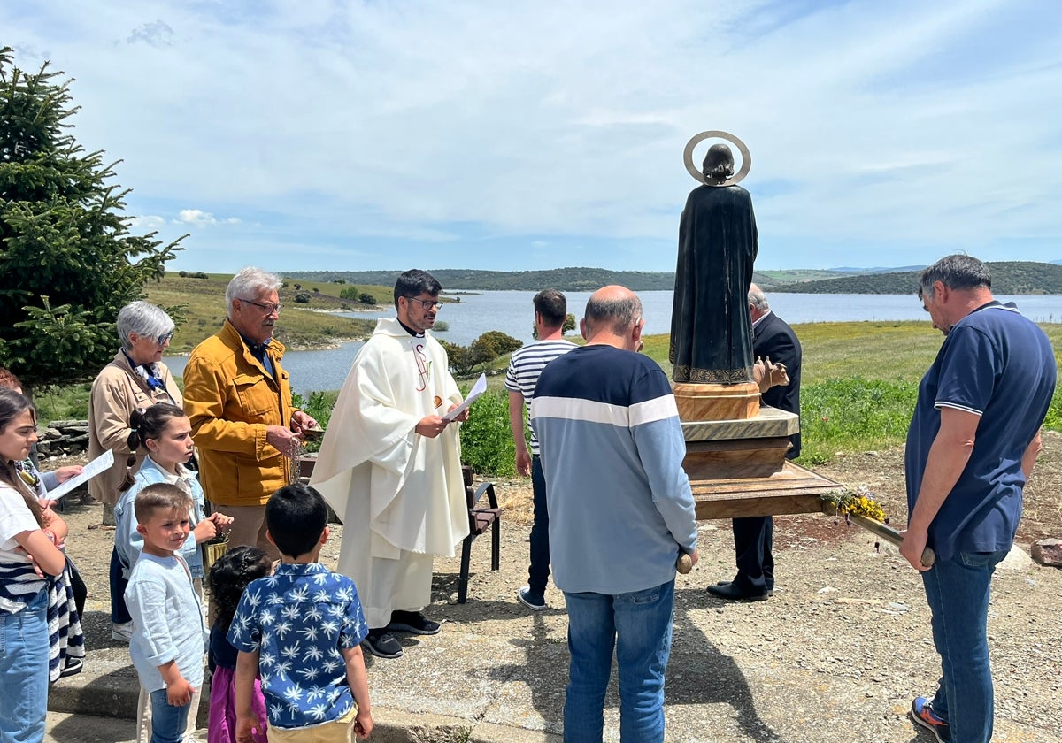 Eucaristía, bendición de campos y convite en Salvatierra de Tormes para honrar a San Isidro