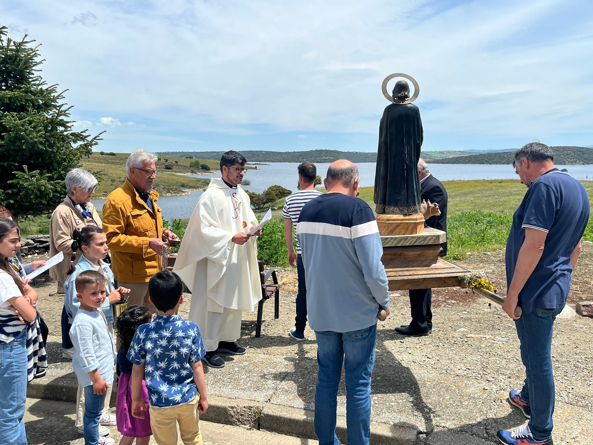 Eucaristía, bendición de campos y convite en Salvatierra de Tormes para honrar a San Isidro