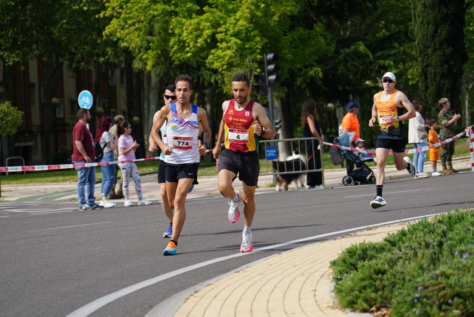 Adrián Martín y Ester Rodríguez se proclaman vencedores de la XIII Carrera Cívico-Militar San Fernando