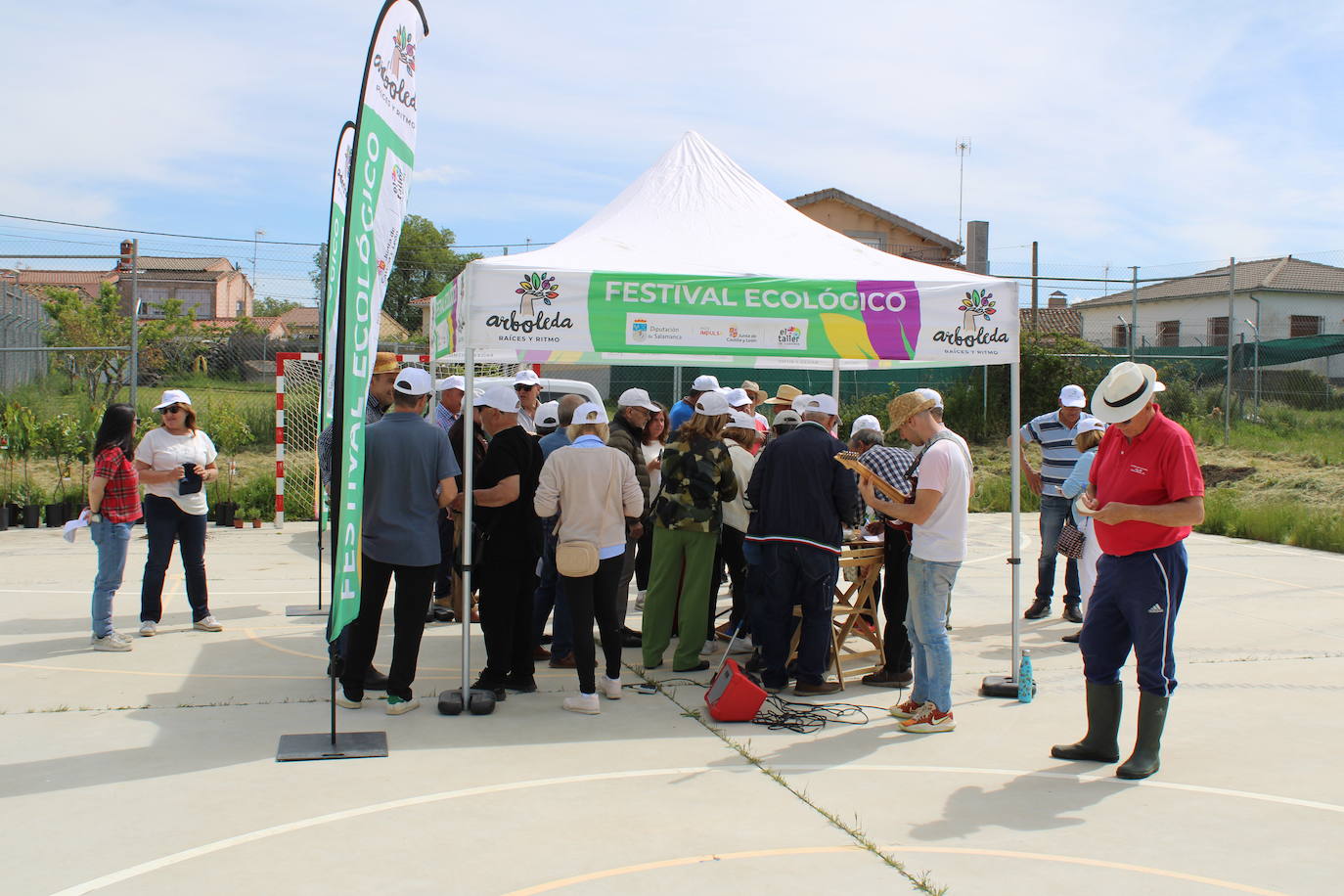 Gallegos de Solmirón se suma a la plantación de árboles