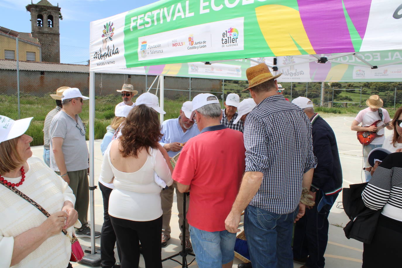 Gallegos de Solmirón se suma a la plantación de árboles