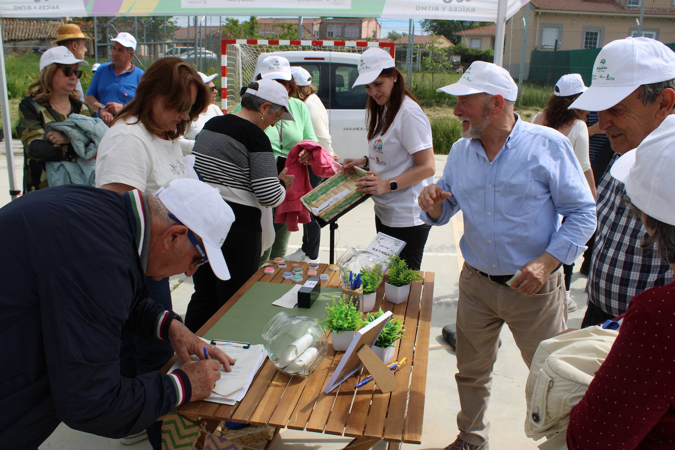 Gallegos de Solmirón se suma a la plantación de árboles