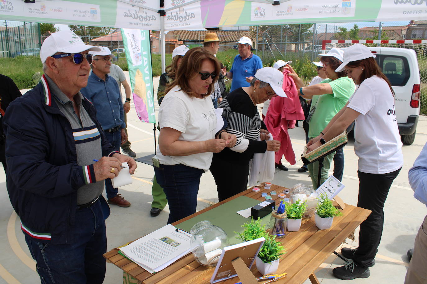 Gallegos de Solmirón se suma a la plantación de árboles