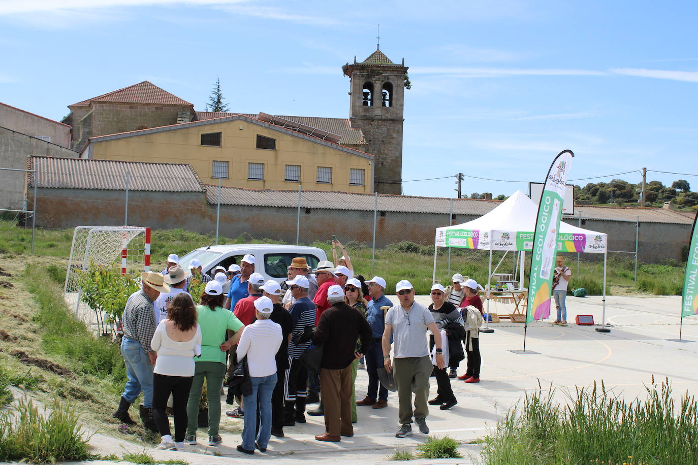 Gallegos de Solmirón se suma a la plantación de árboles