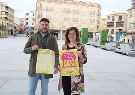 Roberto H. Garabaya y Sara García han presentado la iniciativa en la Plaza Mayor.
