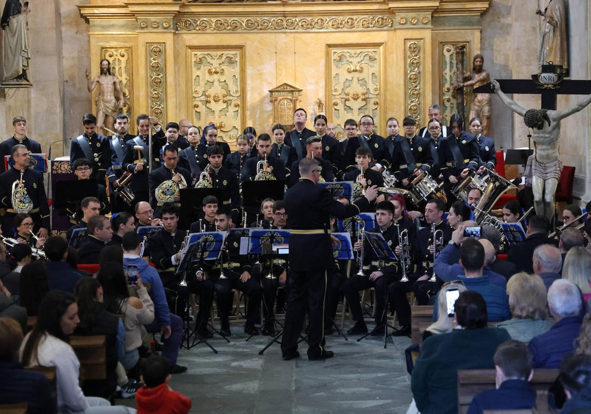 Actuación de la Agrupación Musical Virgen de la Vega, en un concierto en San Sebastián.