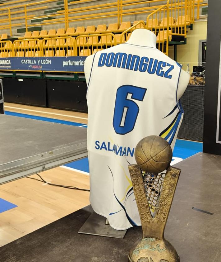 Imagen secundaria 2 - Silvia Domínguez, leyenda del Perfumerías Avenida y del deporte salmantino, anuncia su retirada