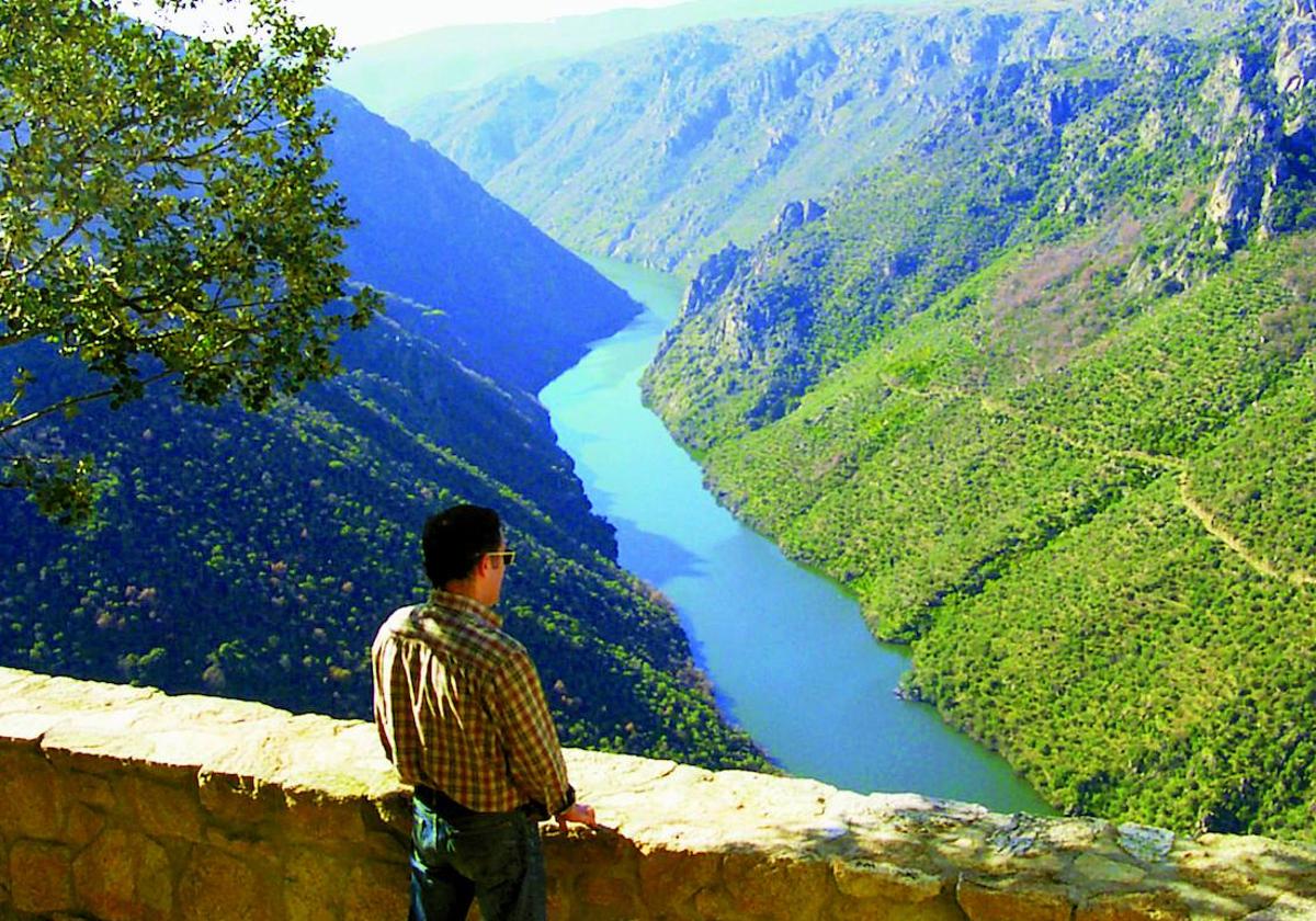 Los mismos paisajes que admiró Unamuno desde el mirador de La Code en Mieza.