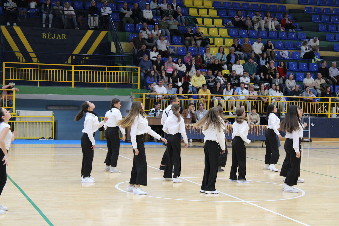 Baile y kárate en el pabellón municipal de Béjar