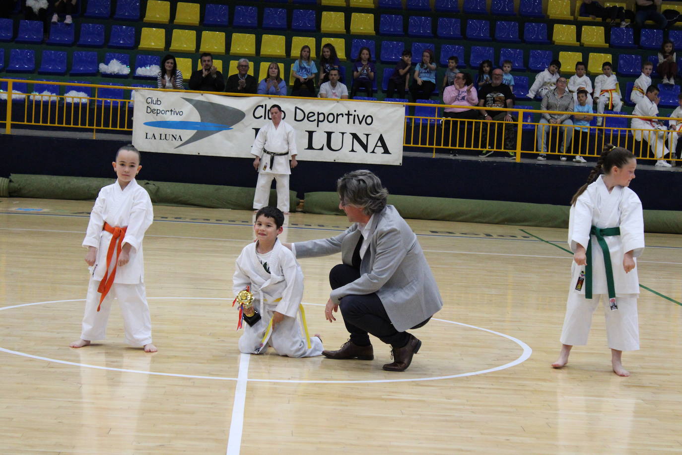 Baile y kárate en el pabellón municipal de Béjar