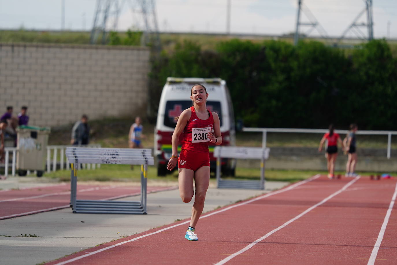 Otra gran tarde de atletismo en Las Pistas con marcas muy destacadas