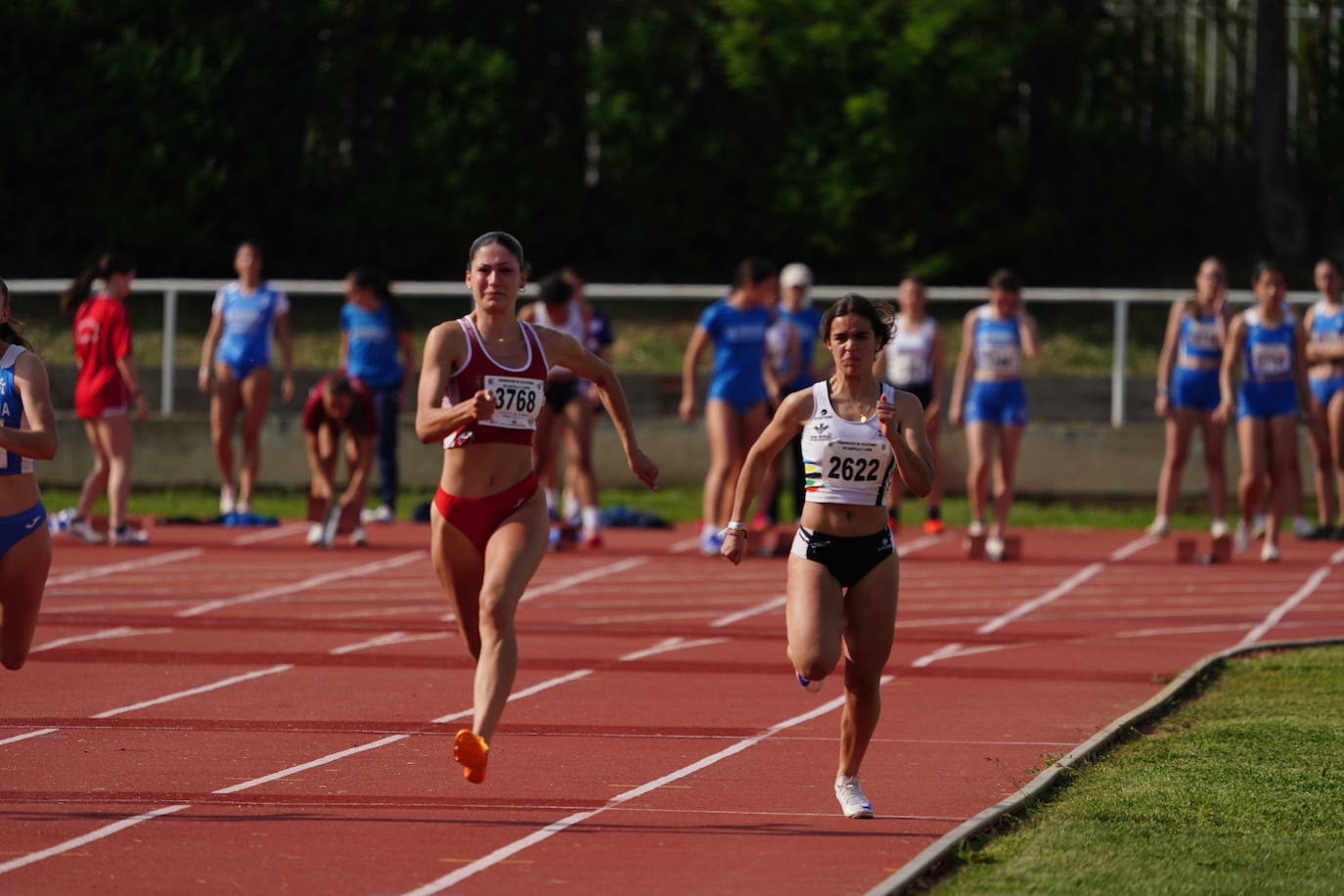 Otra gran tarde de atletismo en Las Pistas con marcas muy destacadas