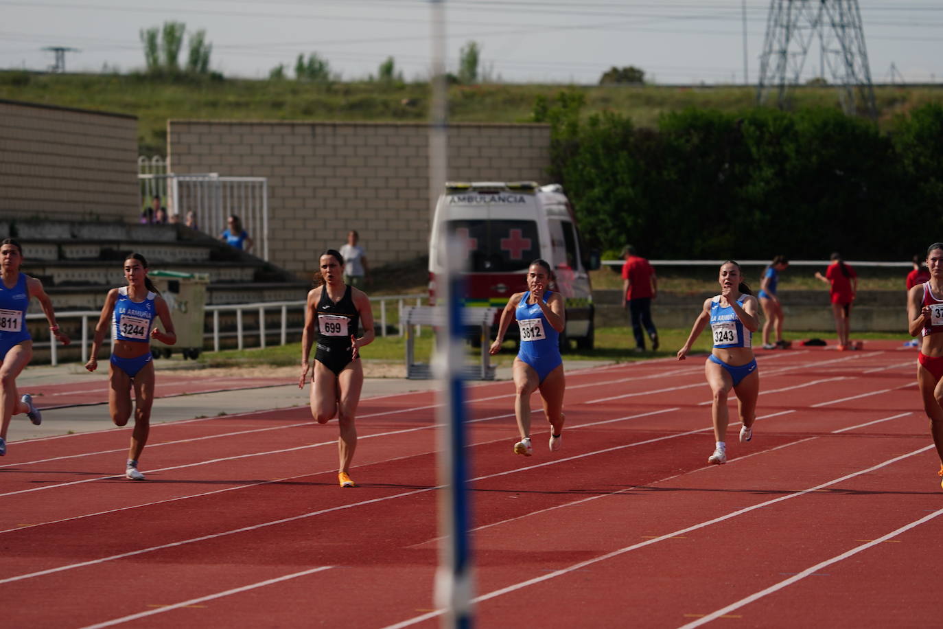 Otra gran tarde de atletismo en Las Pistas con marcas muy destacadas