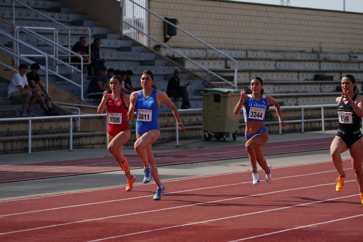 Otra gran tarde de atletismo en Las Pistas con marcas muy destacadas