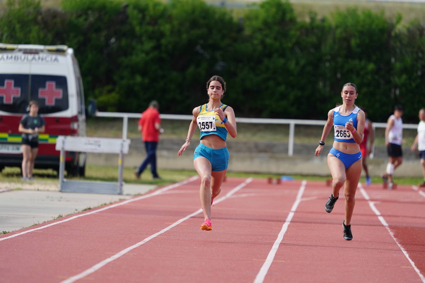 Otra gran tarde de atletismo en Las Pistas con marcas muy destacadas