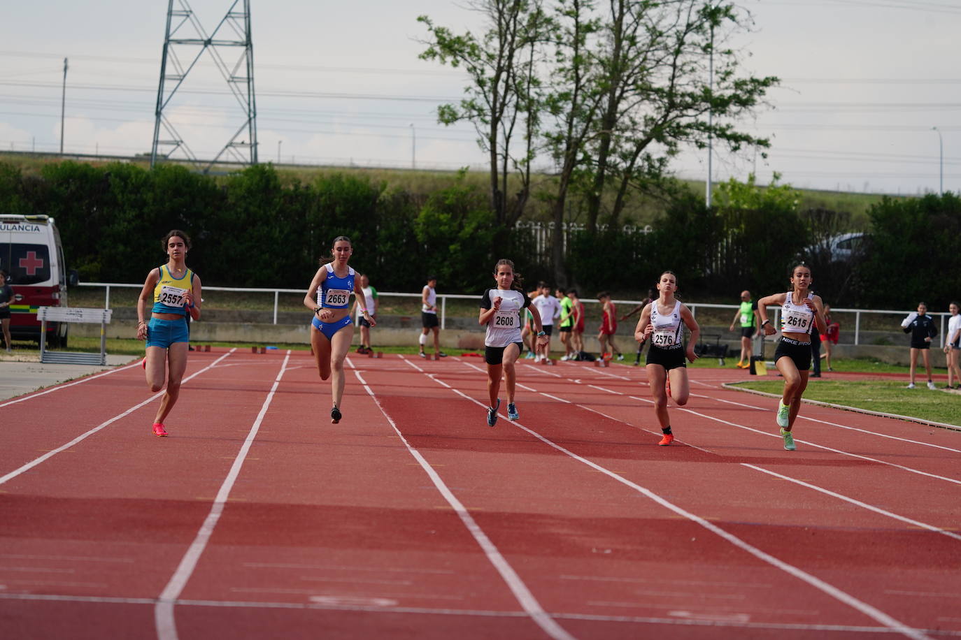 Otra gran tarde de atletismo en Las Pistas con marcas muy destacadas
