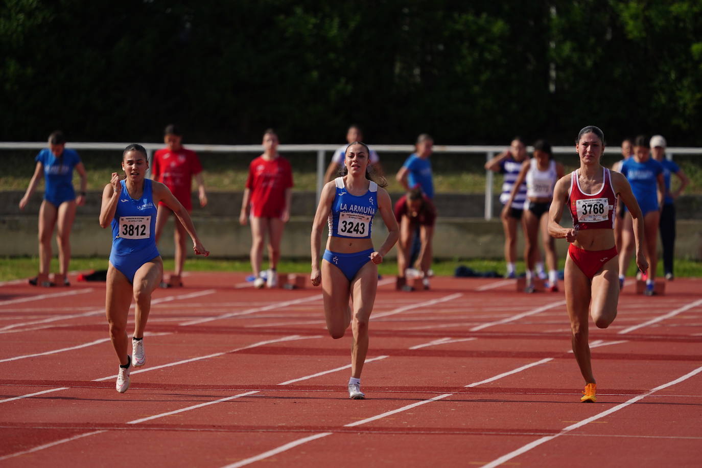 Otra gran tarde de atletismo en Las Pistas con marcas muy destacadas
