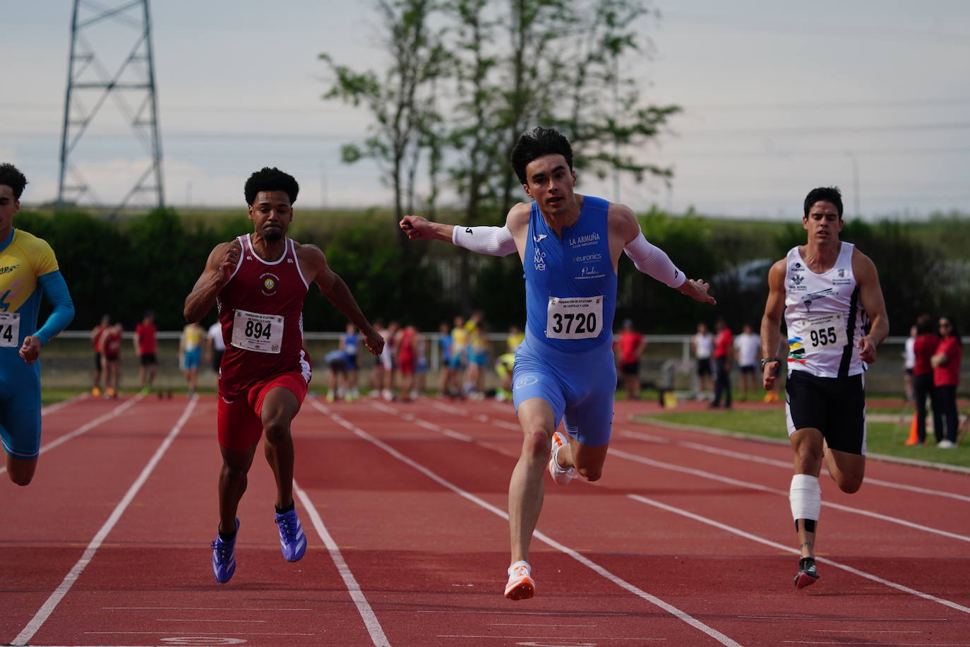 Otra gran tarde de atletismo en Las Pistas con marcas muy destacadas