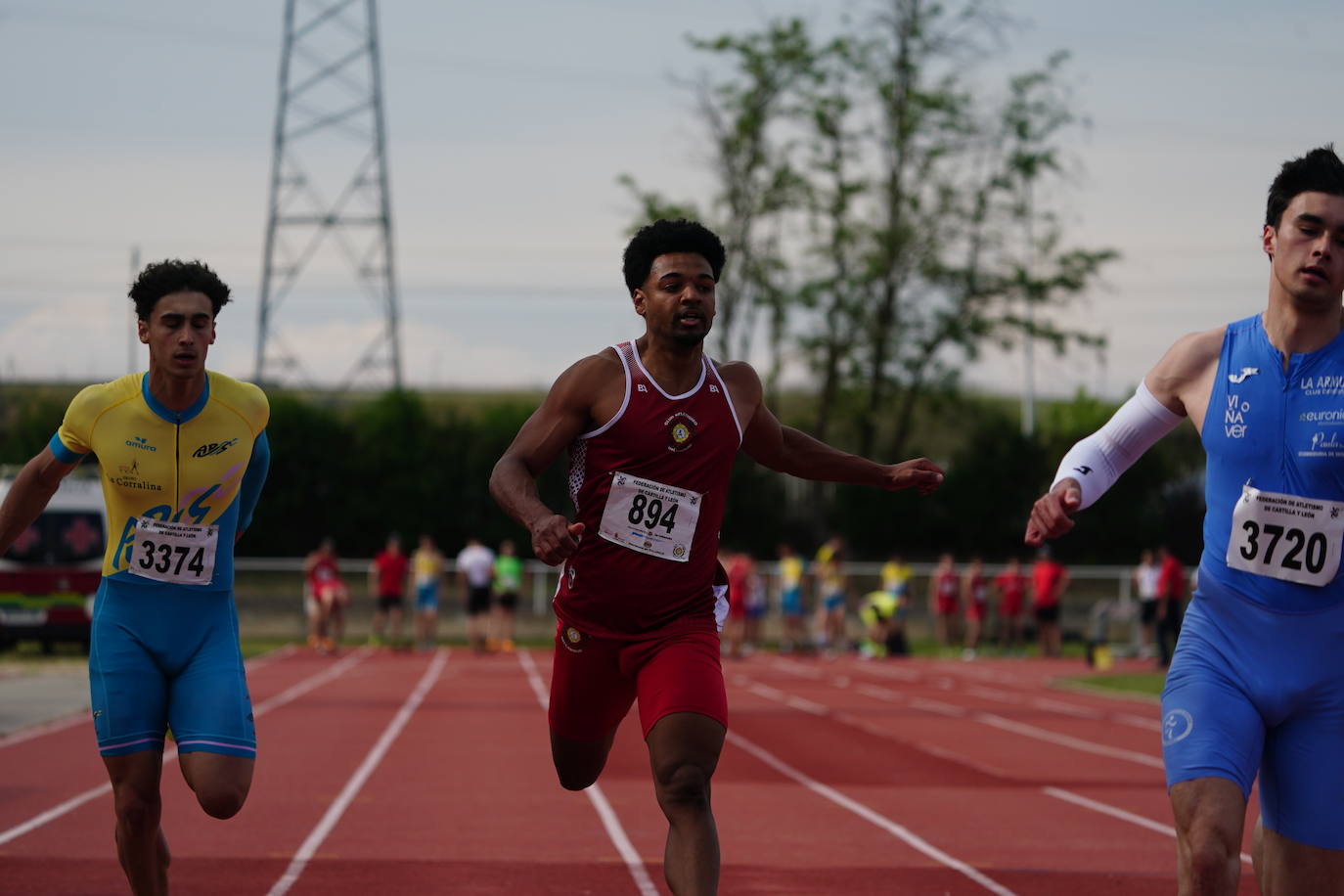 Otra gran tarde de atletismo en Las Pistas con marcas muy destacadas