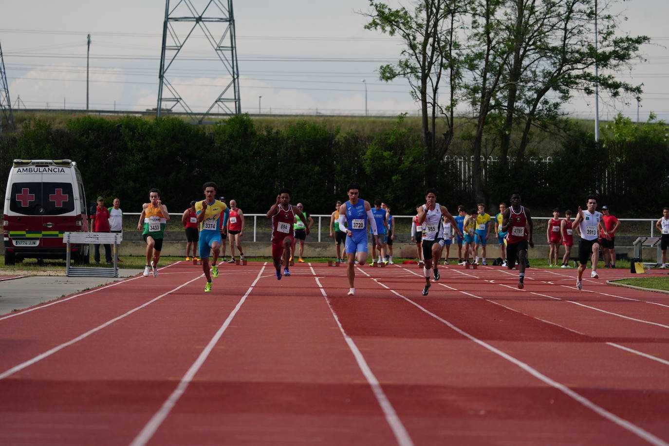 Otra gran tarde de atletismo en Las Pistas con marcas muy destacadas