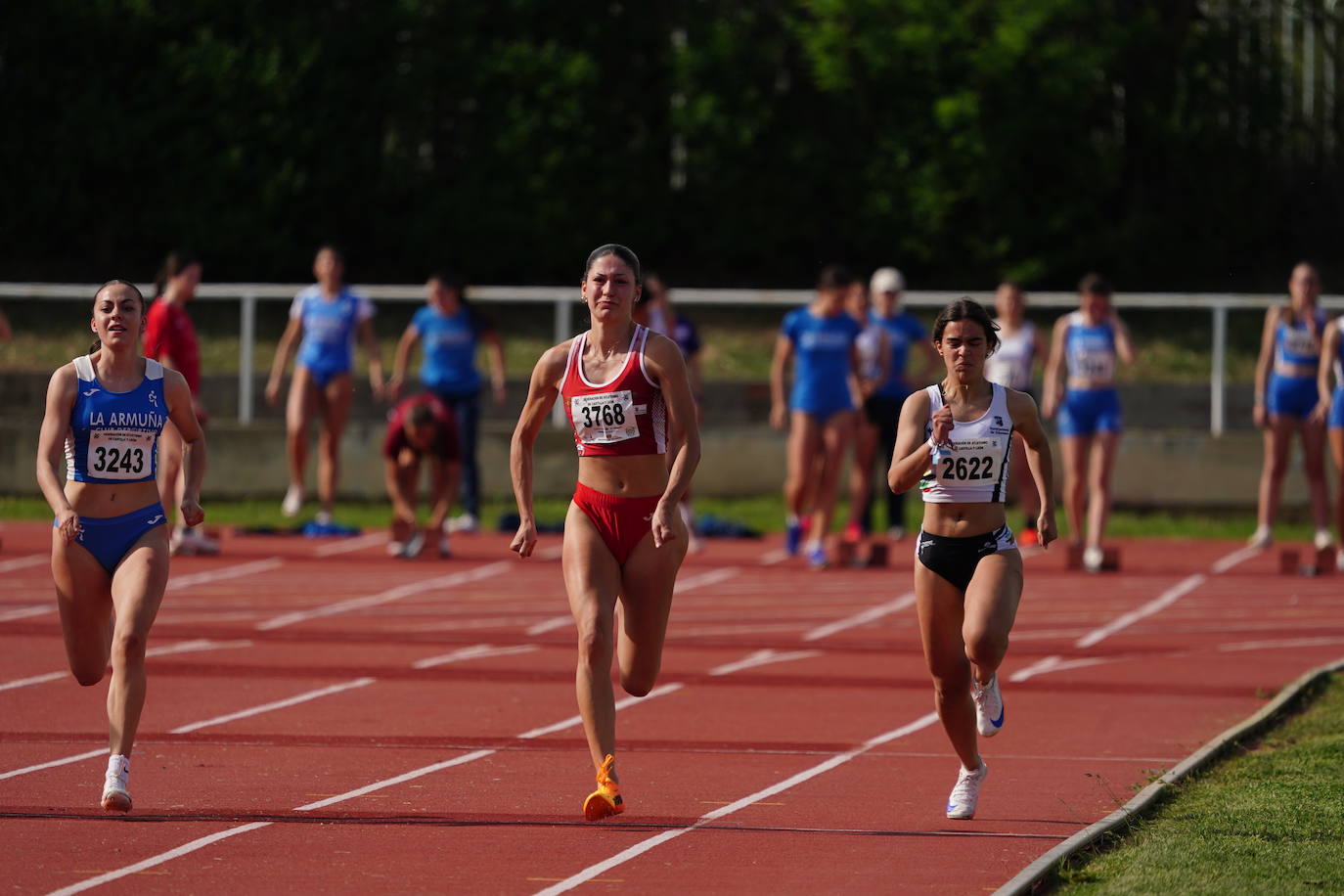Otra gran tarde de atletismo en Las Pistas con marcas muy destacadas