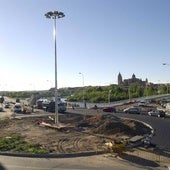 Asfaltado de la rotonda junto al puente de San José en el año 2000