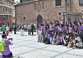 Un grupo de peregrinos, llegados desde Madrid, inmortalizando el momento con una fotografía.