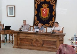 Pleno en el que el equipo de gobierno de Vitigudino decidió seguir adelante con los festejos taurinos.