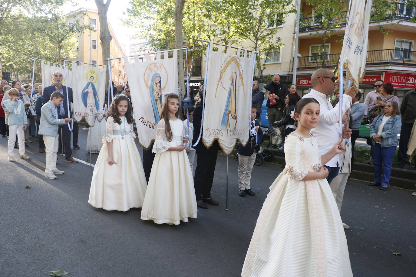 30 años de María Auxiliadora a hombros por las calles de Salamanca
