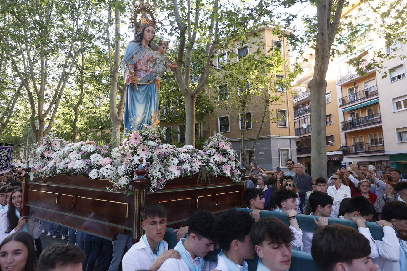 30 años de María Auxiliadora a hombros por las calles de Salamanca