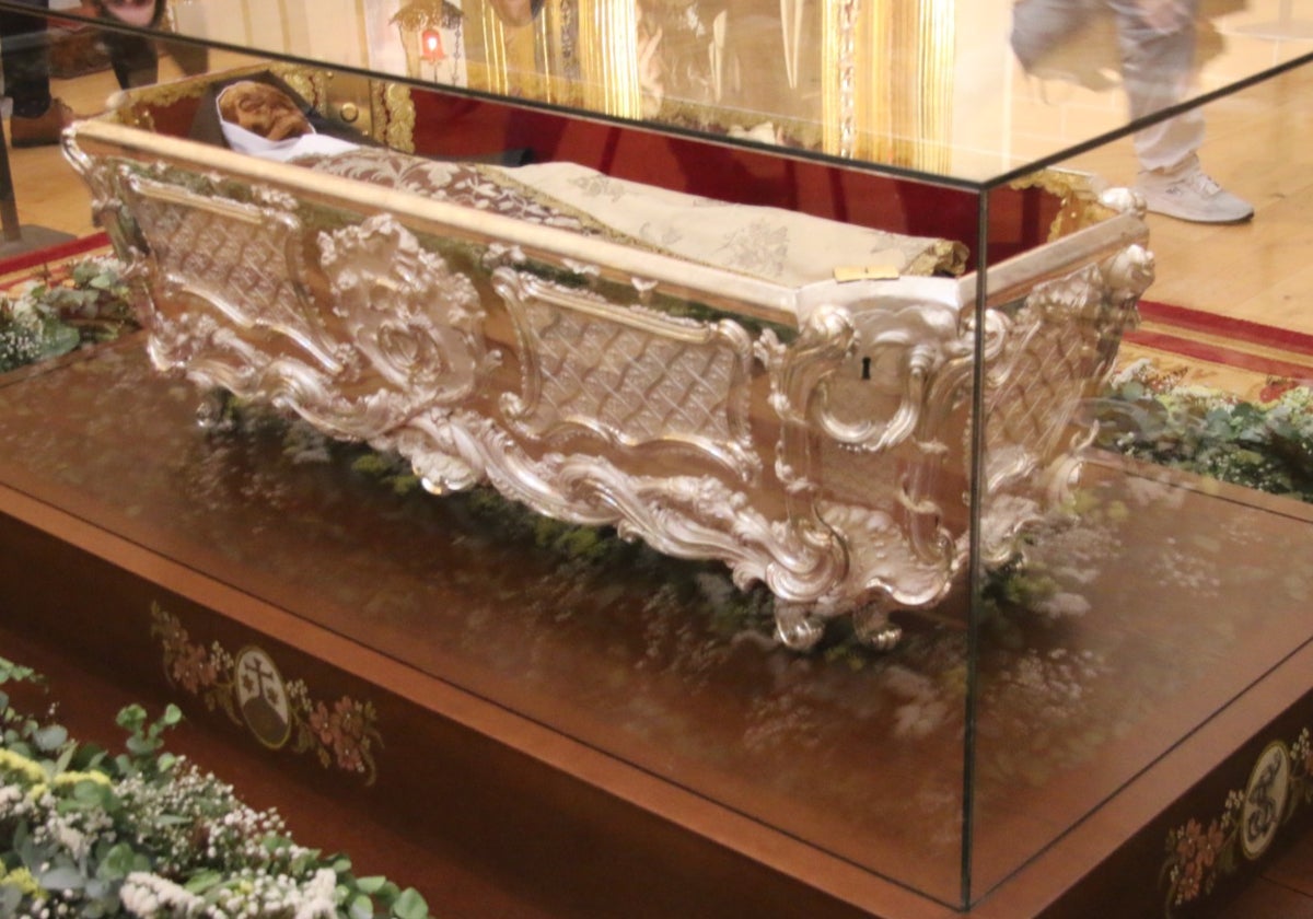 La urna de plata con los restos de Santa Teresa saldrá a las calles de Alba de Tormes
