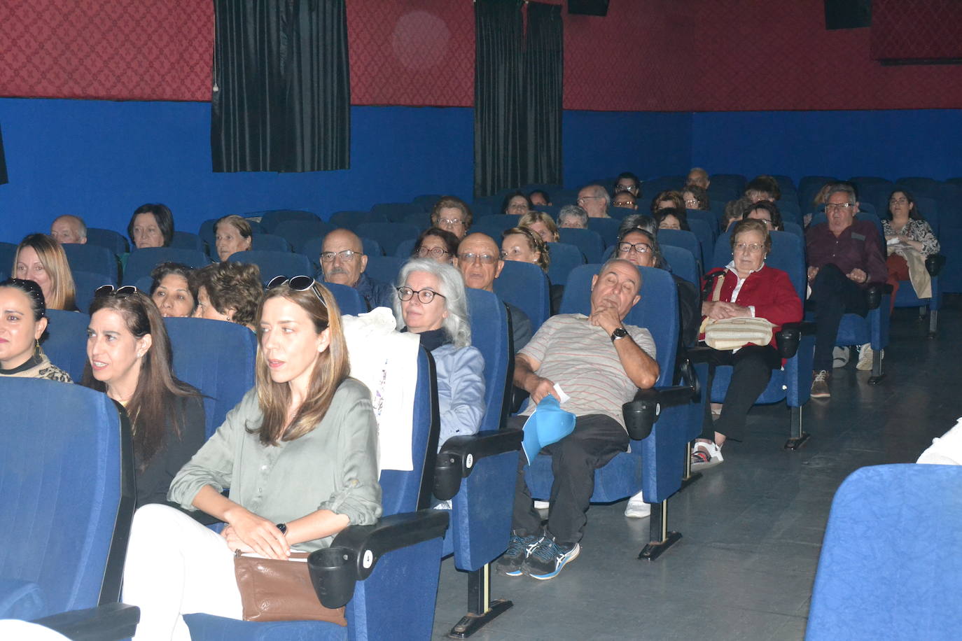 Jóvenes y mayores muestran su talento creativo gracias a Faricine