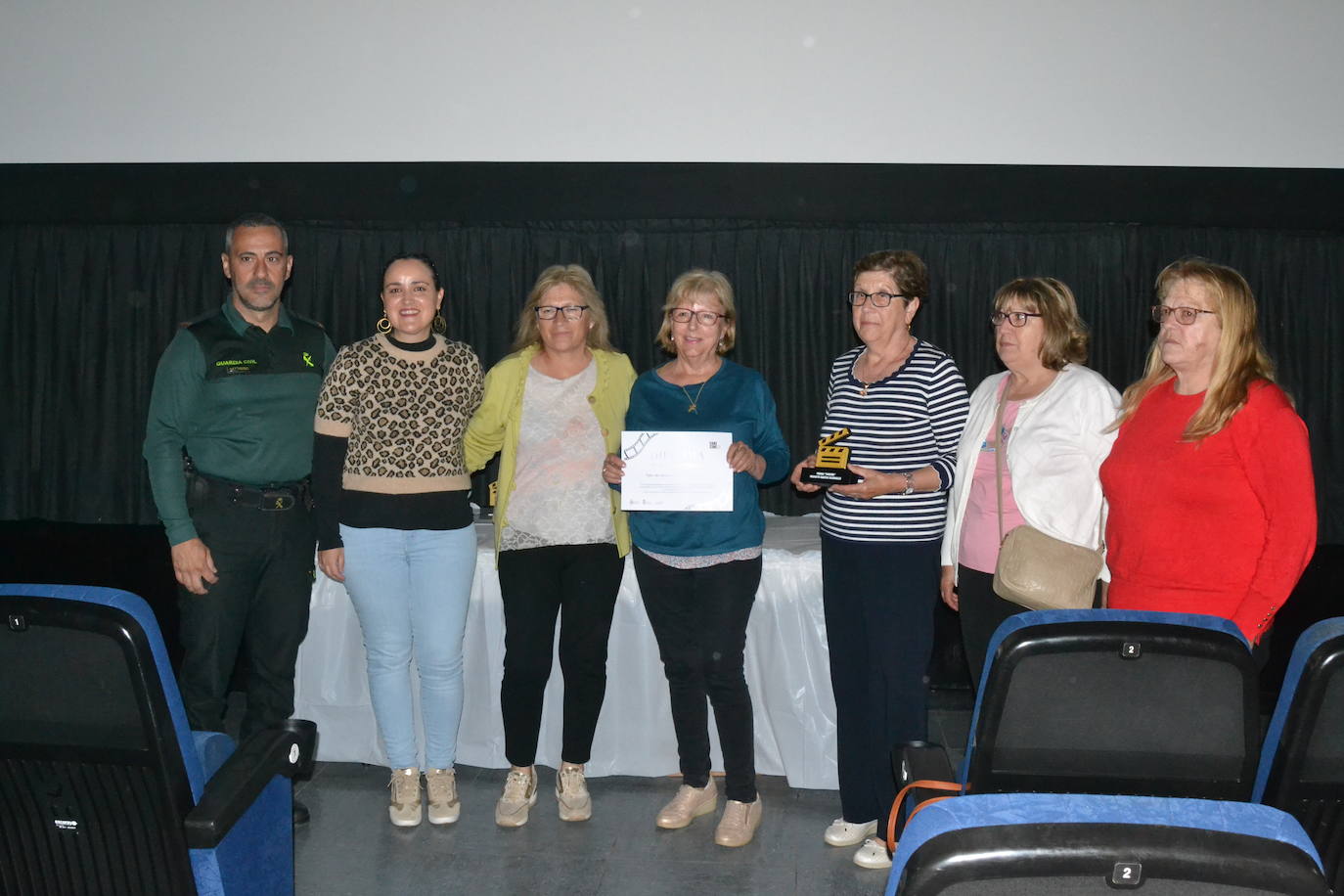 Jóvenes y mayores muestran su talento creativo gracias a Faricine