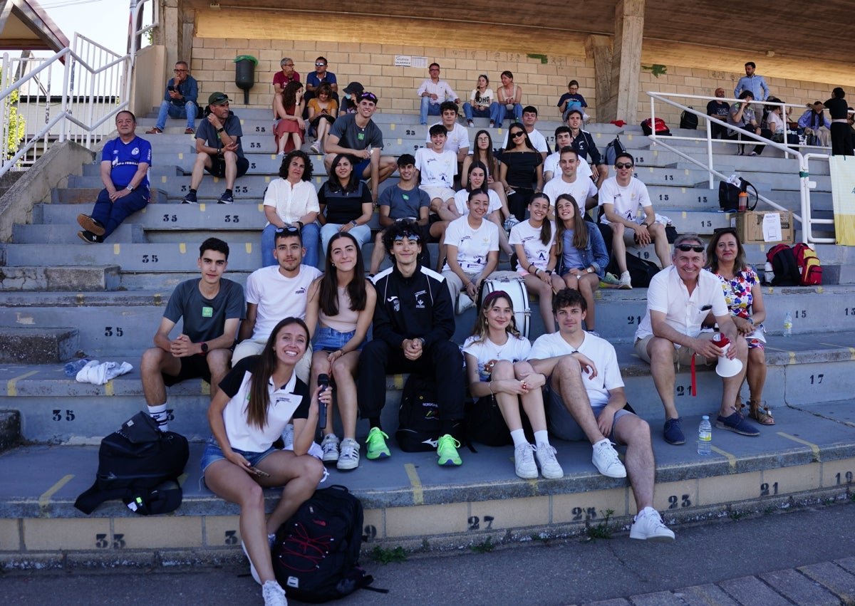 Imagen secundaria 1 - El Atlético Salamanca vuelve a ganar en Las Pistas y luchará con todo por el ascenso