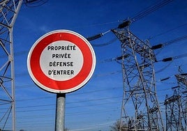Línea de alta tensión en Francia.