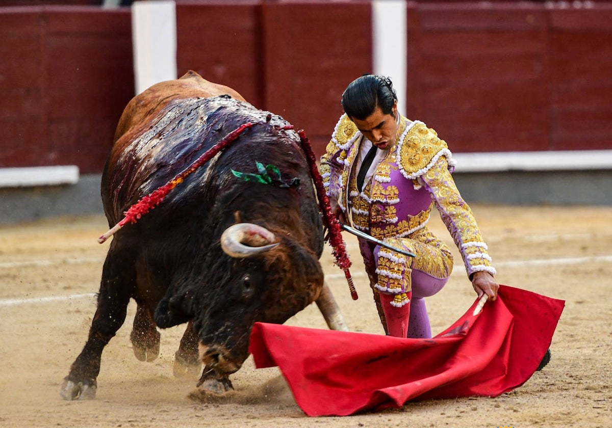 Trofeos que van y vienen en Las Ventas