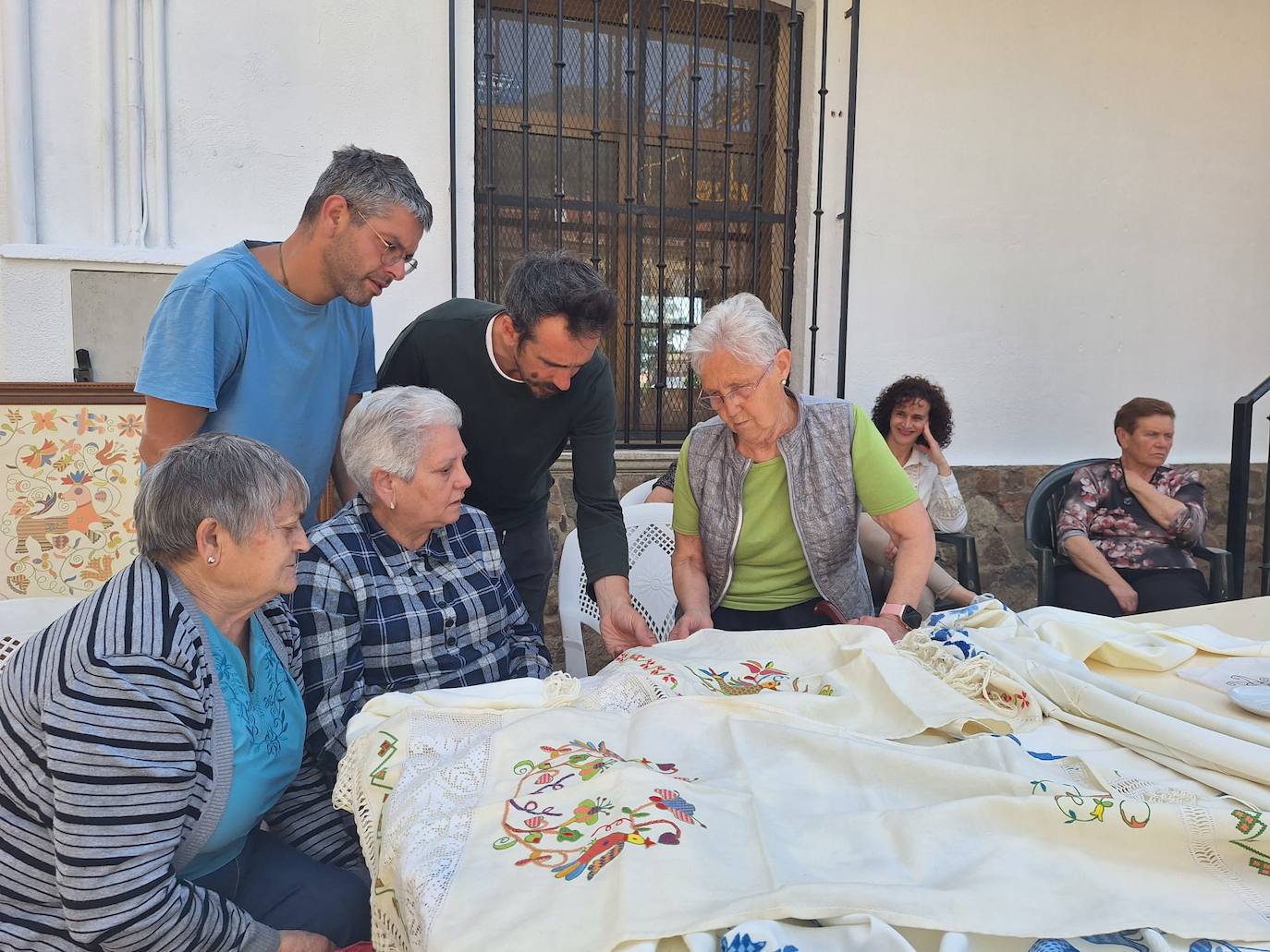 El equilibrio entre hilos y pinturas se une en Garcibuey