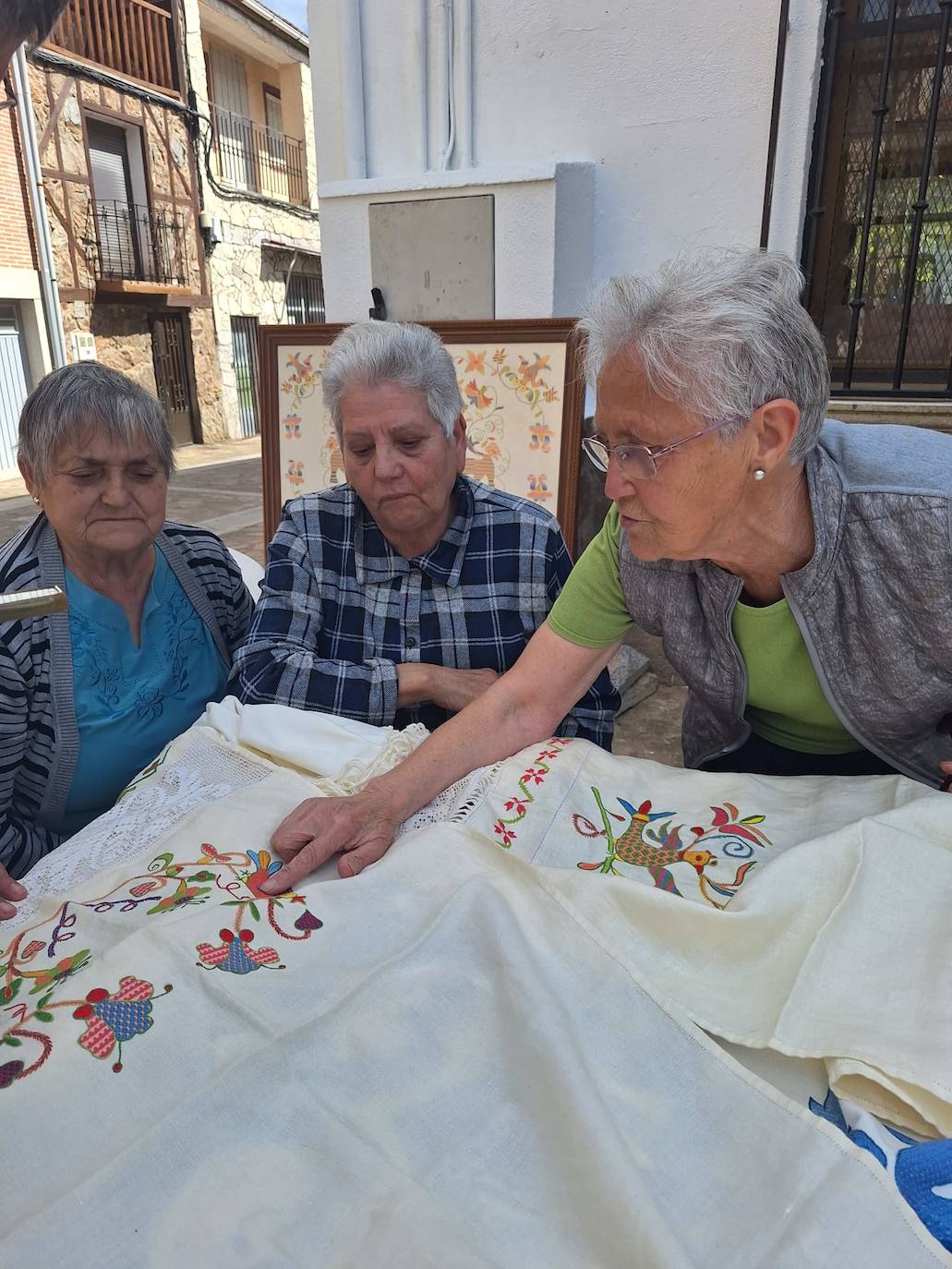 El equilibrio entre hilos y pinturas se une en Garcibuey