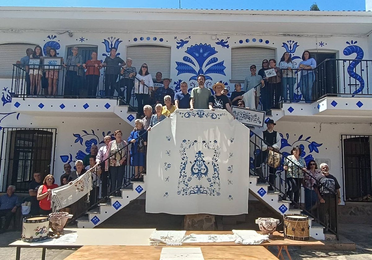 El equilibrio entre hilos y pinturas se une en Garcibuey