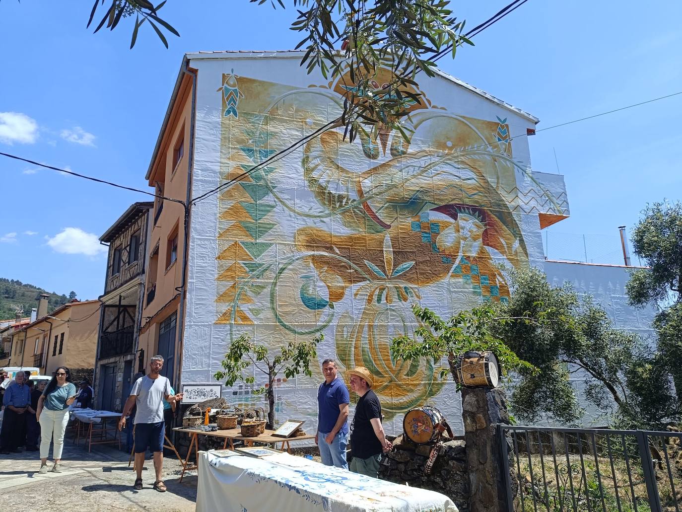 El equilibrio entre hilos y pinturas se une en Garcibuey