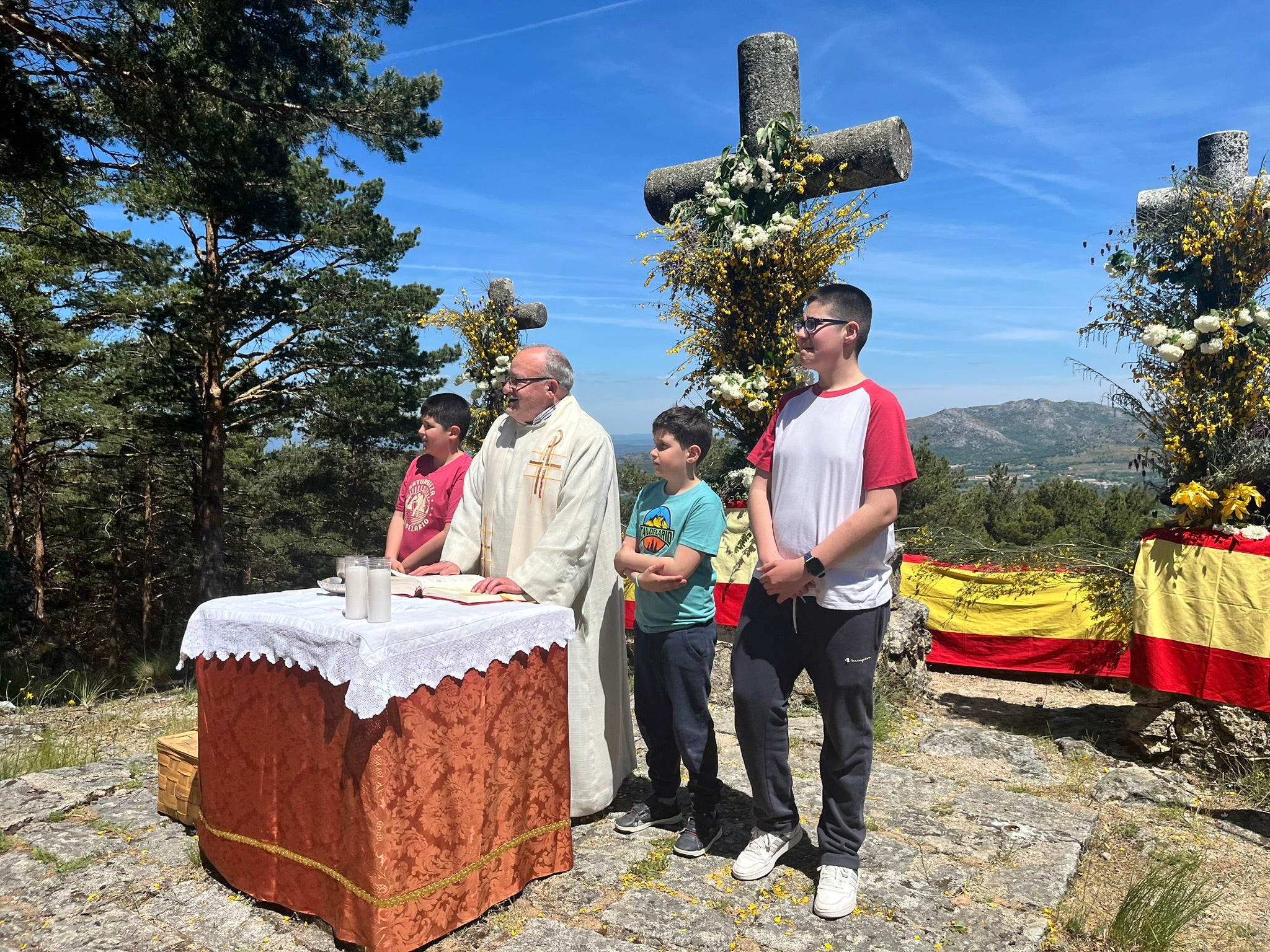 Candelario revive la tradición de la Cruz del Herrerito