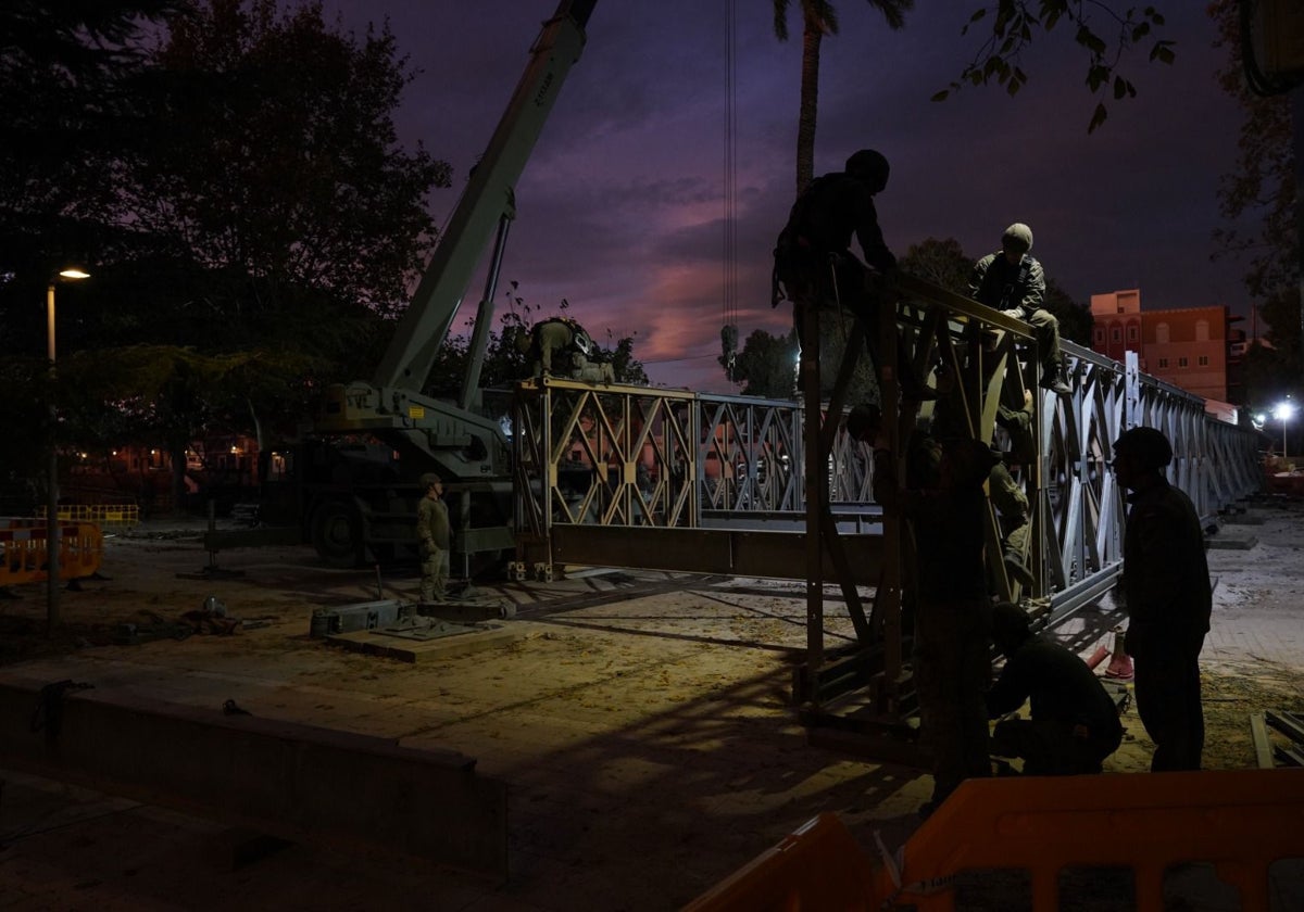 «Gracias Salamanca»: el mensaje de agradecimiento al Regimiento de Ingenieros tras realizar un puente en tiempo récord tras la DANA
