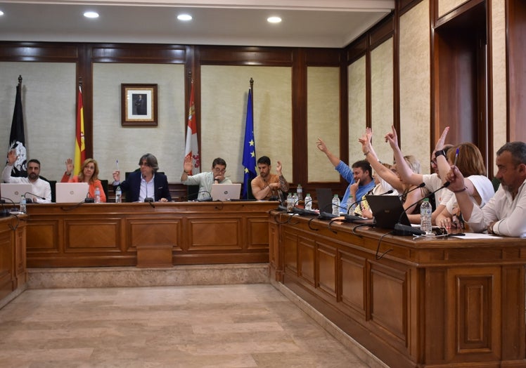 Votación por unanimidad para solicitar más paradas de autobús en la línea de autobús entre Béjar y Salamanca.
