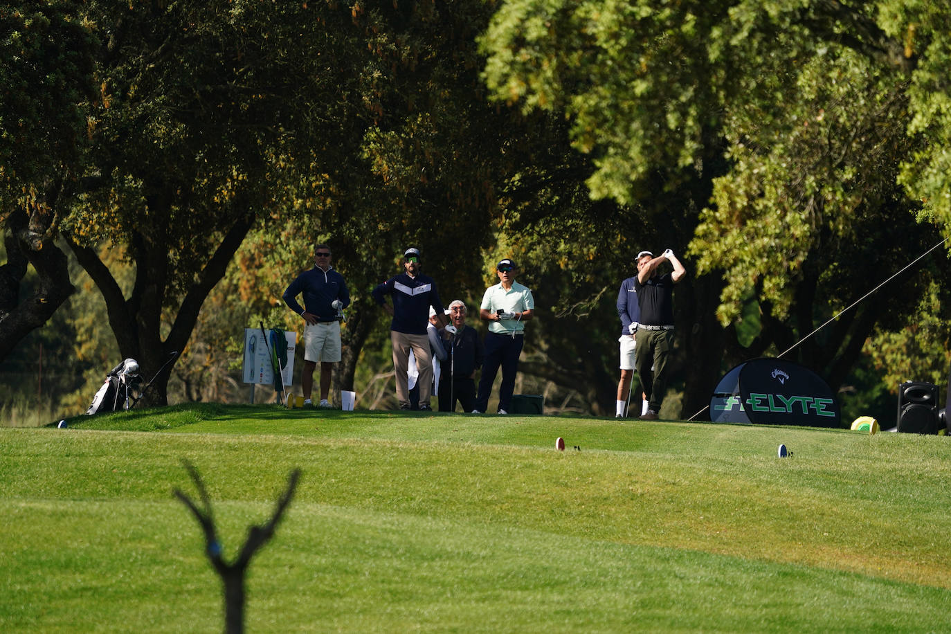 Profesionales y aficionados se lucen en La Valmuza Golf