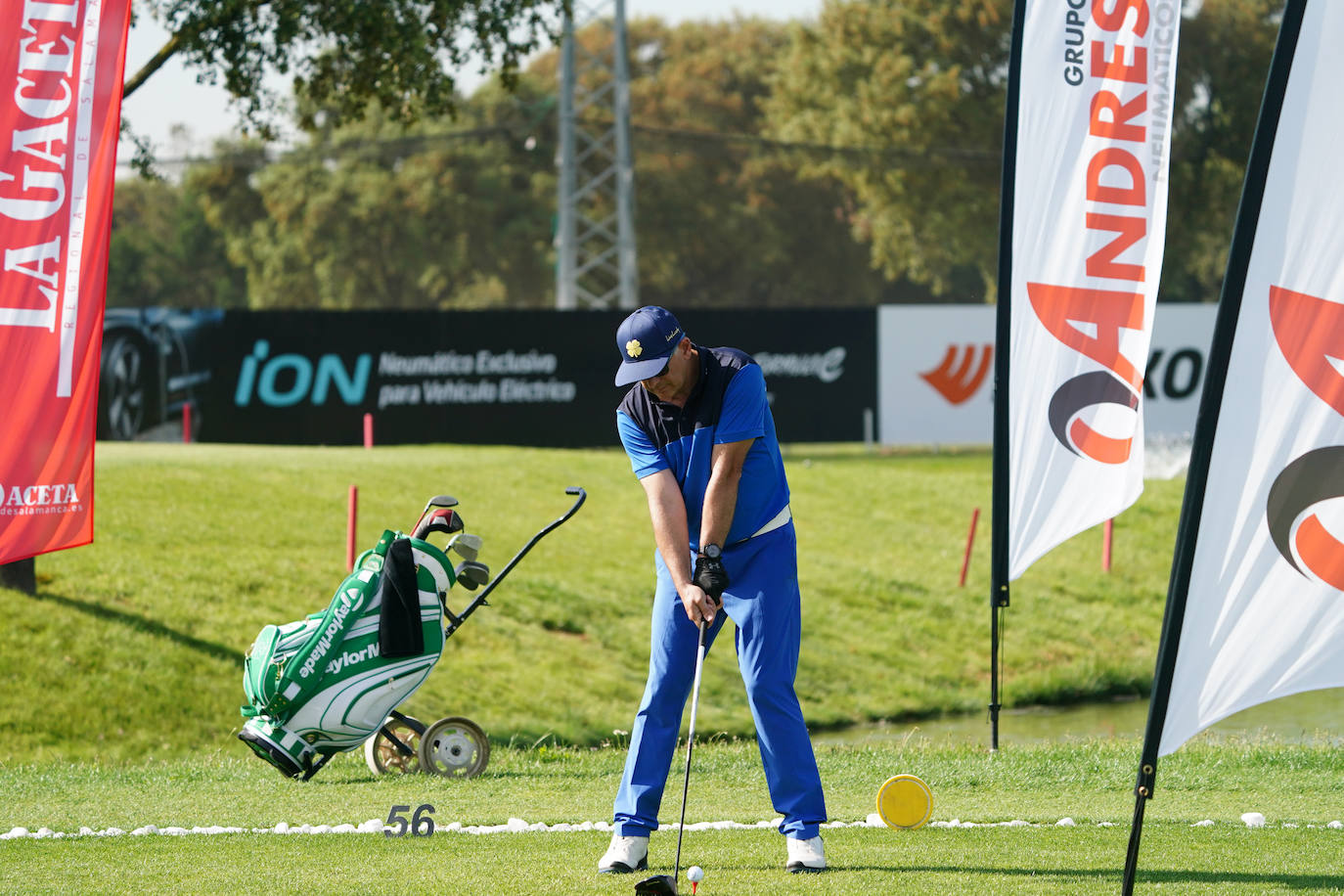 Profesionales y aficionados se lucen en La Valmuza Golf