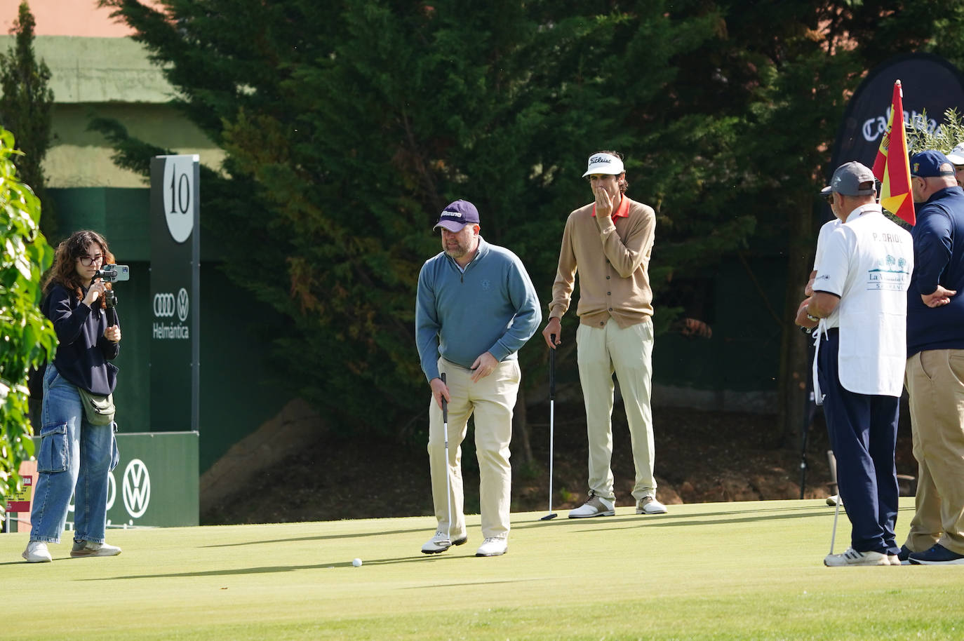 Profesionales y aficionados se lucen en La Valmuza Golf
