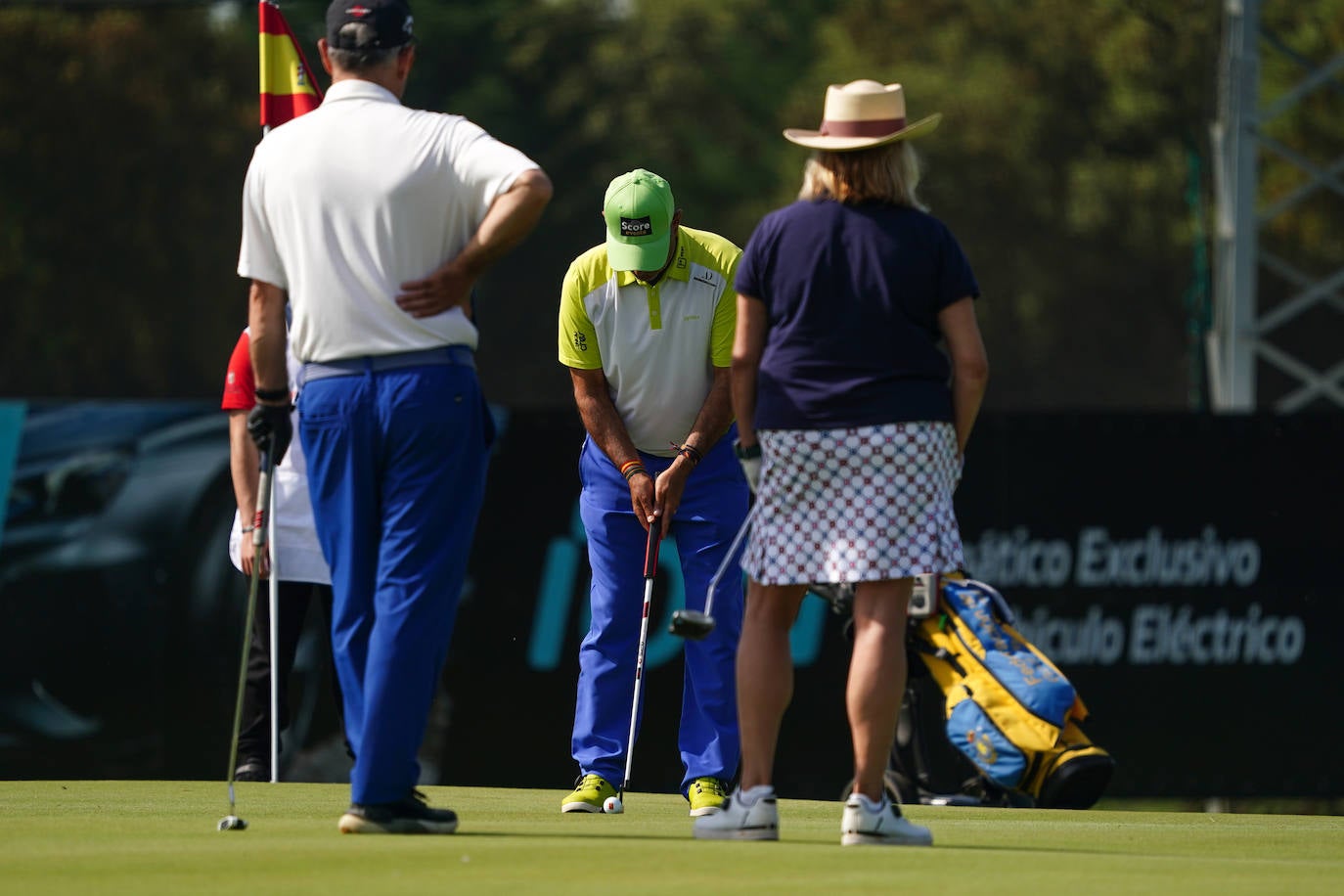 Profesionales y aficionados se lucen en La Valmuza Golf