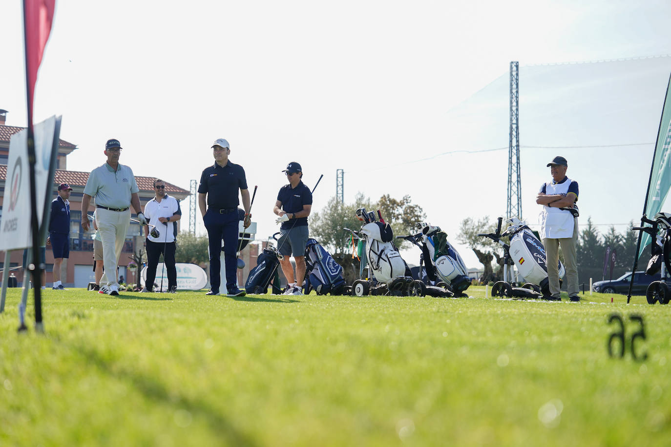 Profesionales y aficionados se lucen en La Valmuza Golf