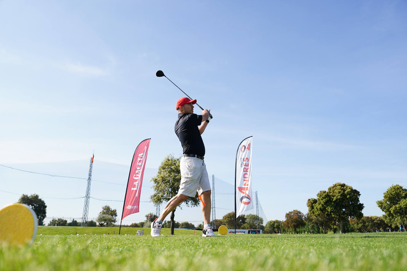 Profesionales y aficionados se lucen en La Valmuza Golf