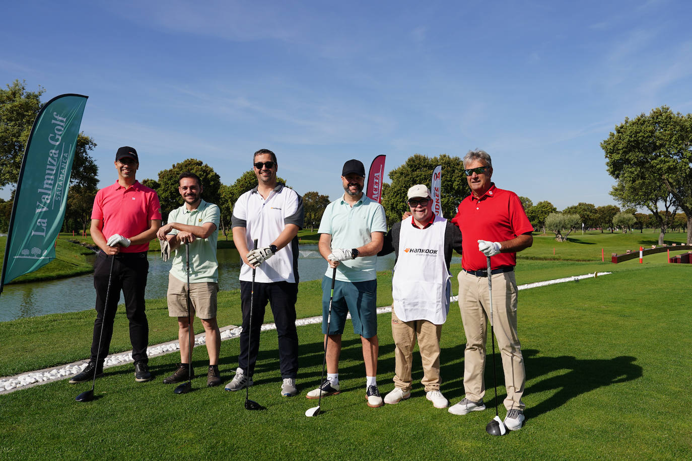Profesionales y aficionados se lucen en La Valmuza Golf